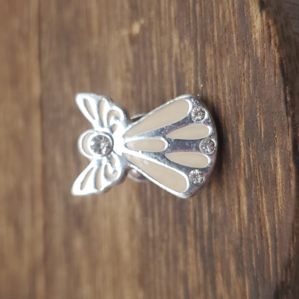 B409 mother of pearl luxe cream angel pin‎ heirloom